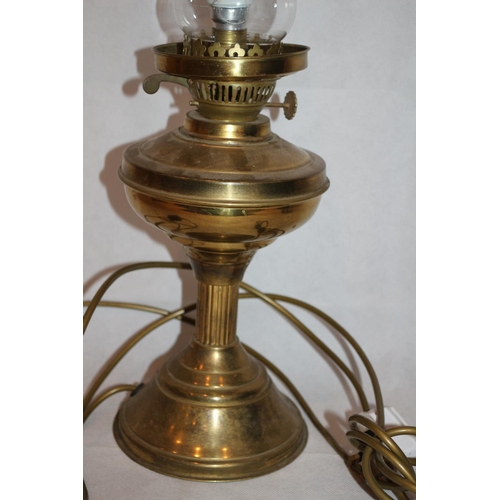 176 - Working electric Brass lamp in the style of an oil lamp