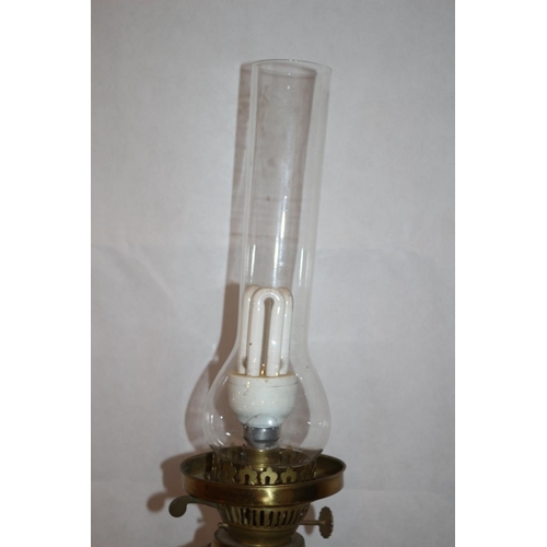 176 - Working electric Brass lamp in the style of an oil lamp