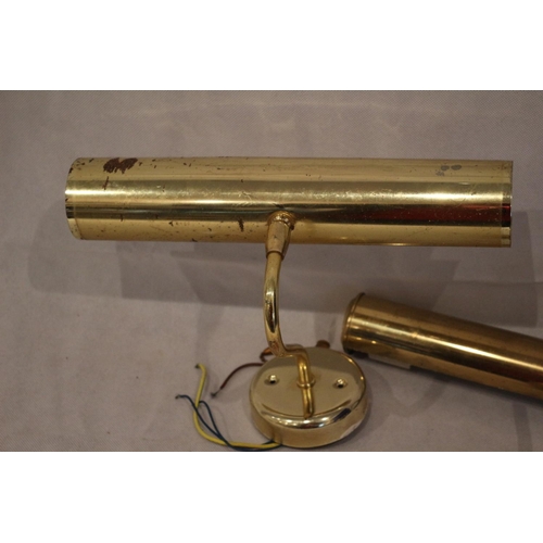 177 - 2 Brass picture highlighting lights. Un-tested