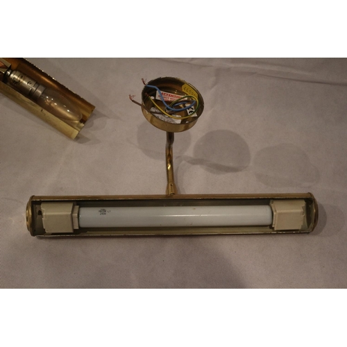 177 - 2 Brass picture highlighting lights. Un-tested