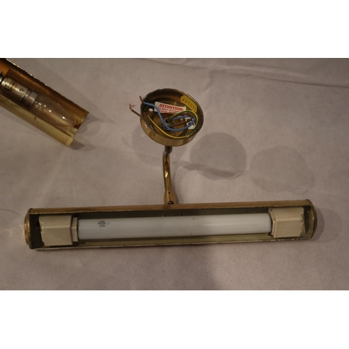 177 - 2 Brass picture highlighting lights. Un-tested