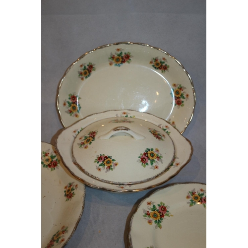 27 - Grindley Cream Petal Fleetwood Dinnerware 21 pieces