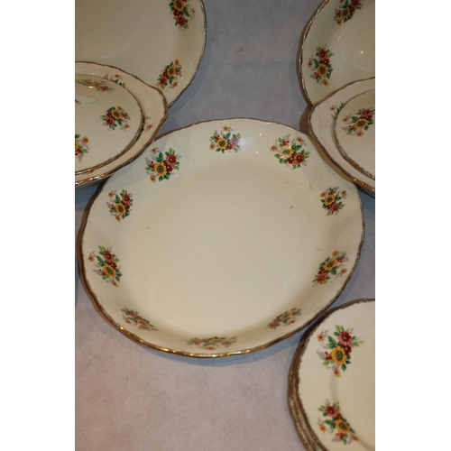 27 - Grindley Cream Petal Fleetwood Dinnerware 21 pieces