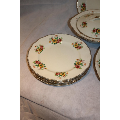 27 - Grindley Cream Petal Fleetwood Dinnerware 21 pieces