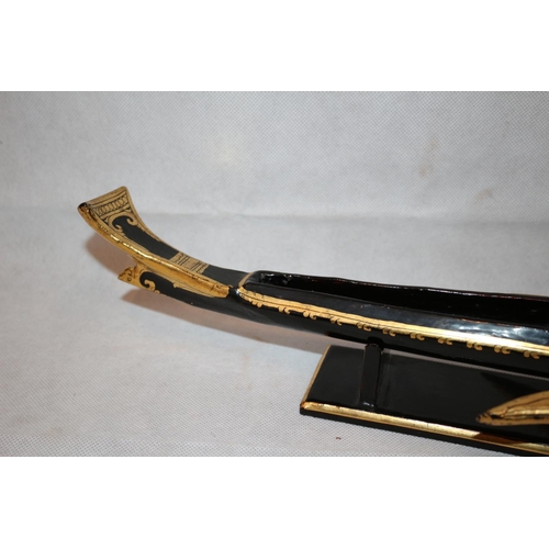 74 - Burmese lacquered Hintha Bird brush or pen stand