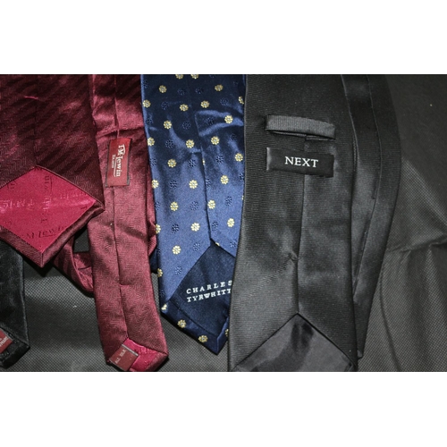 53 - 9 Men's Neck Ties of Various Patterns and Colours