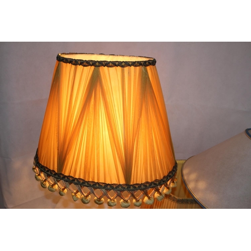 82 - Working Retro table Lamp with shade and a selection of 3 other shades