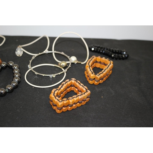 171 - A Selection of Ghanaian Jewellery