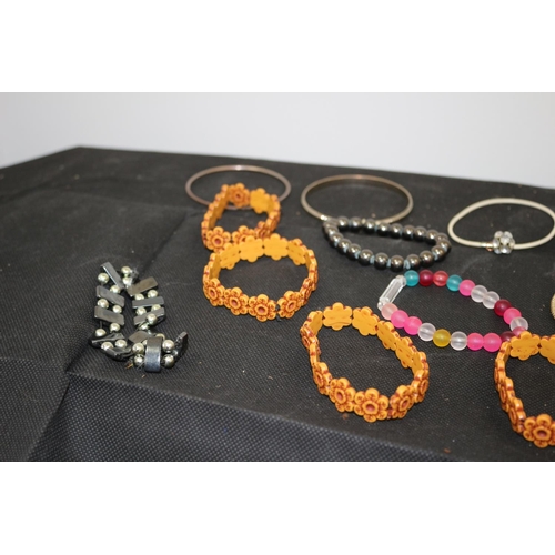 171 - A Selection of Ghanaian Jewellery