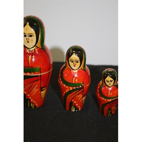 186 - Vintage Matryoshka Russian Doll with 6 Pieces