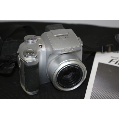 195 - Finepix S304 Camera