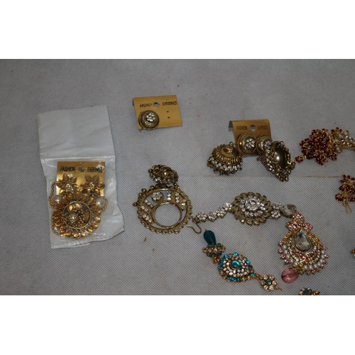 206 - A Selection of Indian Style Costume Jewellery