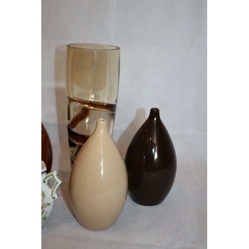 269 - A Selection of Vases including a Swirl Pattern Glass Vase