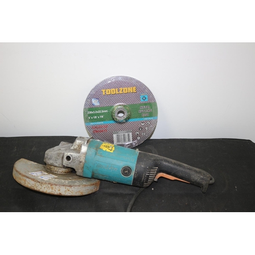 347 - A Heavy Duty Makita 110v Angel Grinder with new Discs 
Vendor assured working when Listed