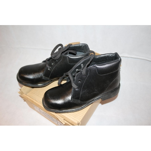 363 - Pair of new Chukka safety boots size 6