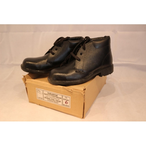 210 - Pair of new Chukka safety boots size 6