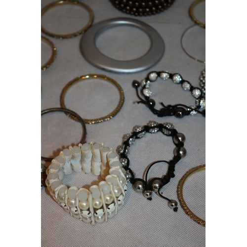 308 - An assortment of Costume Jewellery Bangles