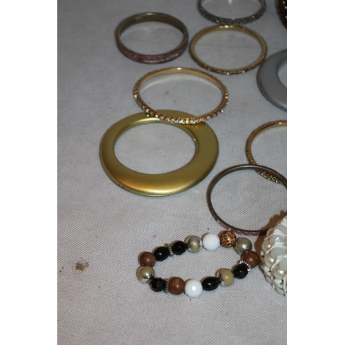 308 - An assortment of Costume Jewellery Bangles