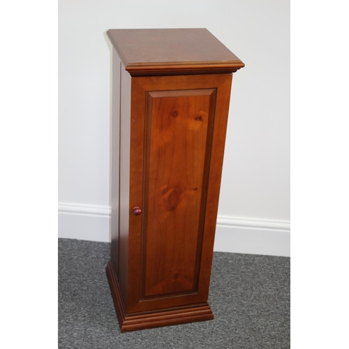 377 - A Modern Wooded DVD/CD Cabinet Holds a Large Number of DVD's or CD's