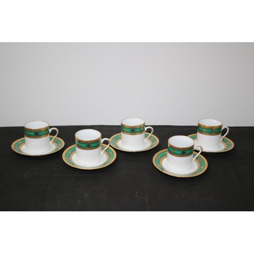 400 - 5 Highly Decorative Japanese Horselane Fine Porcelain Hand Painted with 24ct Gold Plates, Cups and S... 