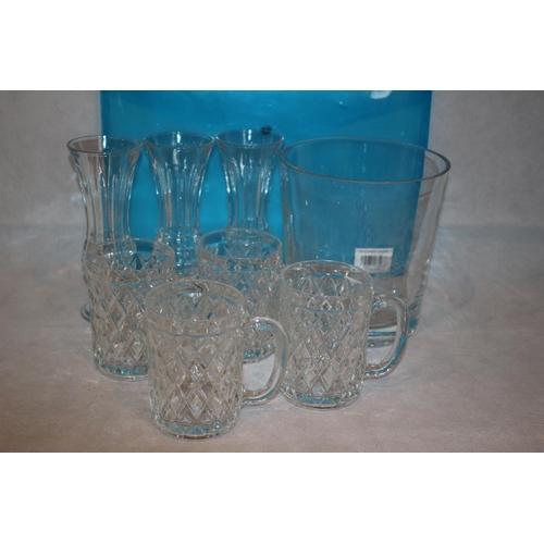 430 - 8 Pieces of glassware including small beer glasses