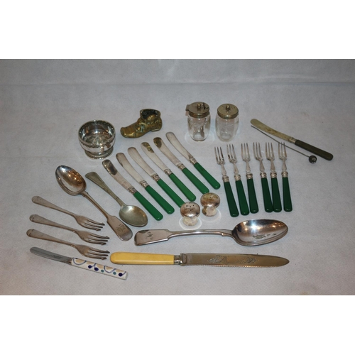 433 - A selection of mainly flatware