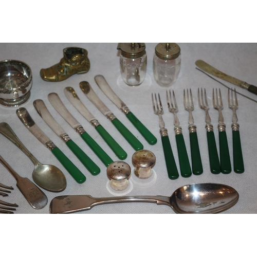 433 - A selection of mainly flatware