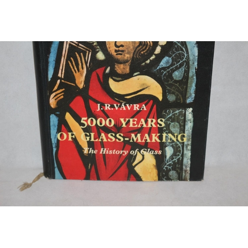 64 - Rare Quality Book - 5,000 Years of Glass Making