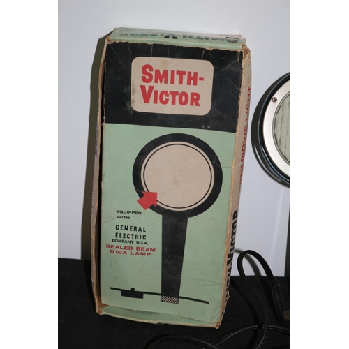 161 - Mid-Century Smith Victor Compact Movie Light Model L5E. In Box Un-Tested