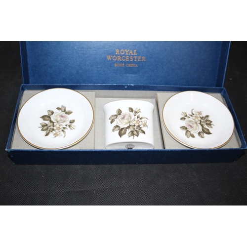 485 - Royal Worchester Bone China New In Box Tooth Pick Pot And Pin Dishes Set