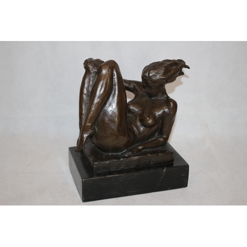 544 - Lovely Bronze Sculpture of a Naked Lady with Knees Raised, Mounted on Marble Base. - L: 17.5cm x H: ... 