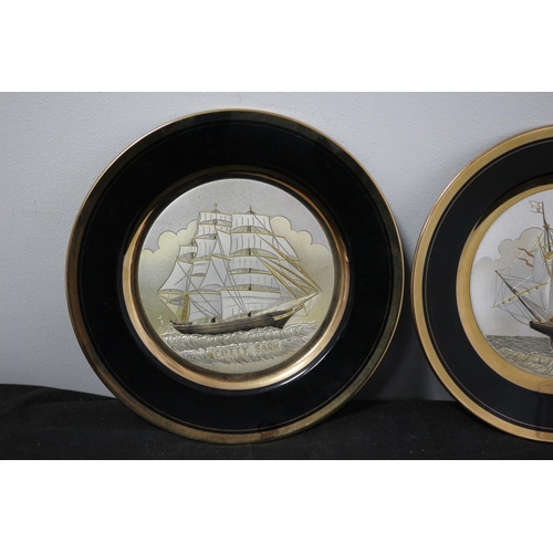 555 - 2 Chokin Ware Plates with 24ct gold edging. Cutty Sark and Mayflower