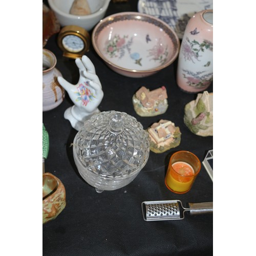 41 - This Lot is for Those who Love a Rummage as this is a Huge Quantity of Mixed Items Including Mirror,... 