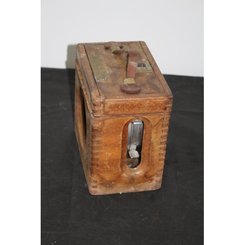 217 - Vintage pigeon Timer Clock in Wooden case