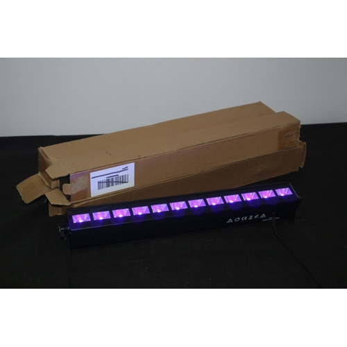 219 - 5 x New Ultra Violet Lights four boxed one open Fitted with Continental plug all working