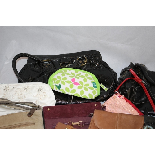 290 - A Selection of Bags