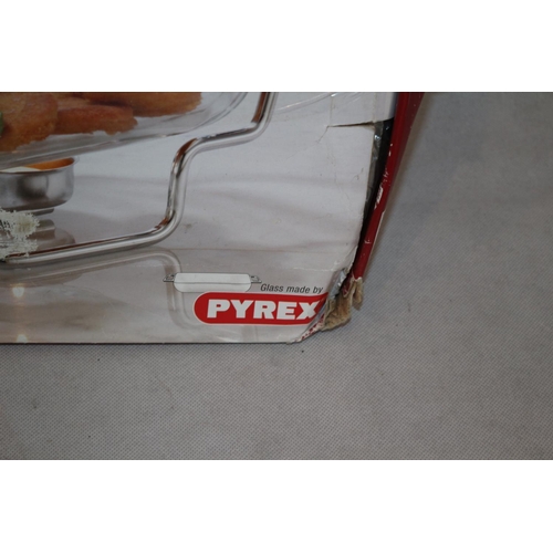 466 - Unused In Box Pyrex Glass Food Warmer