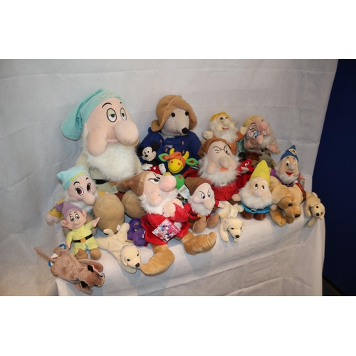 471 - 25 Soft Toys