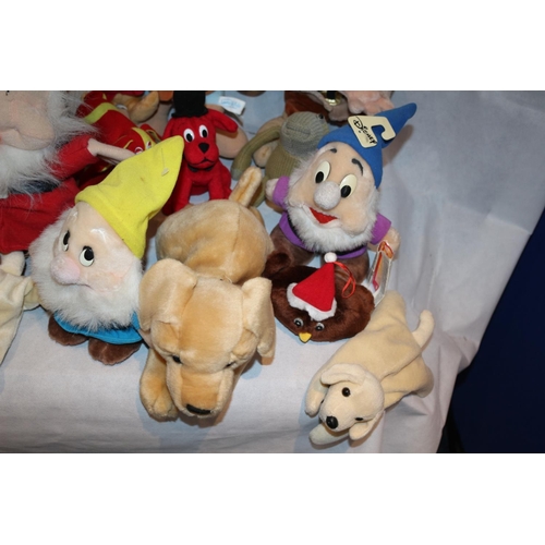 471 - 25 Soft Toys