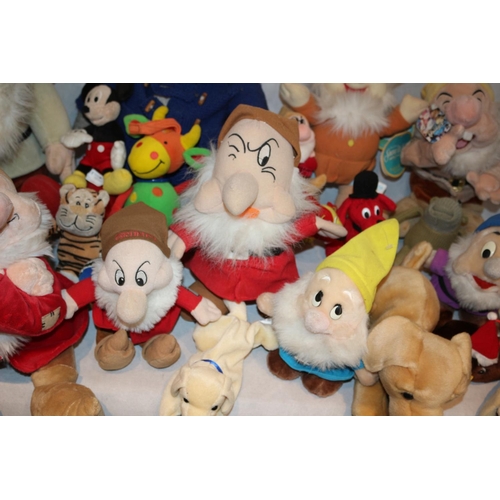 471 - 25 Soft Toys