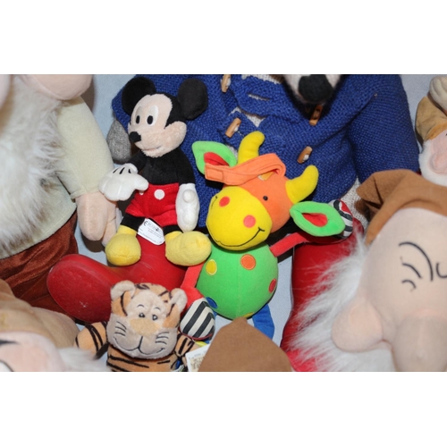 471 - 25 Soft Toys