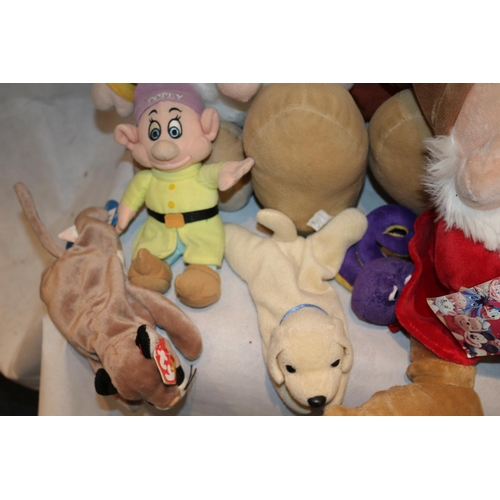 471 - 25 Soft Toys