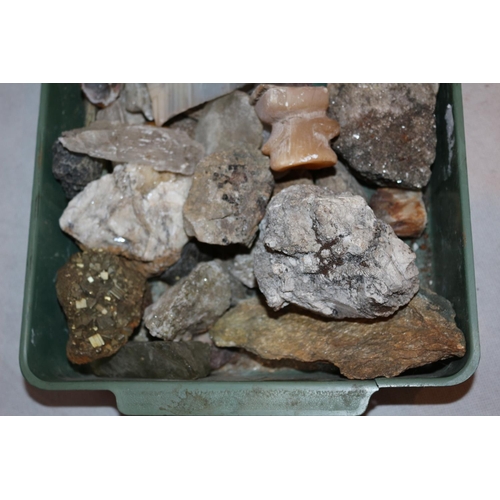 472 - A Tray Of Interesting Crystals And Rocks