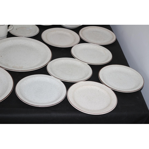 555 - 32 Piece Poole Pottery Crockery Set