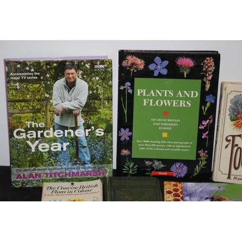 593 - An assortment of Gardening books