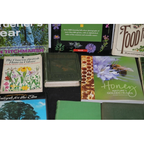 593 - An assortment of Gardening books