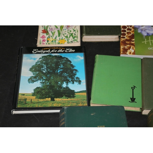 593 - An assortment of Gardening books