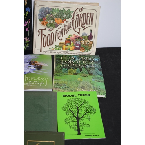 593 - An assortment of Gardening books