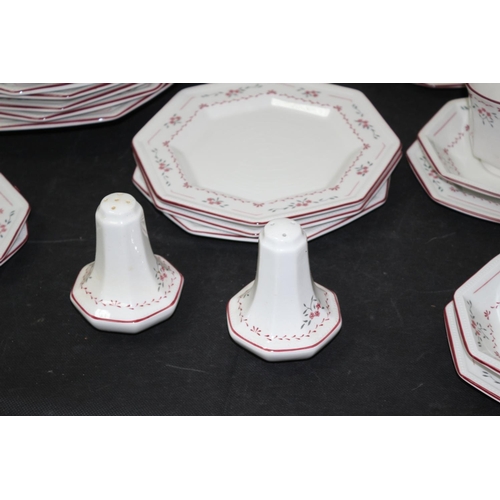 620 - 58 Piece Johnson Brothers 'Madison' Crockery Set