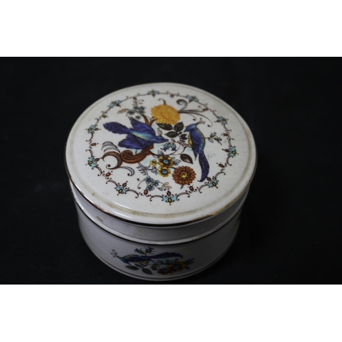 621 - Decorative Sadler Lidded Trinket Pot